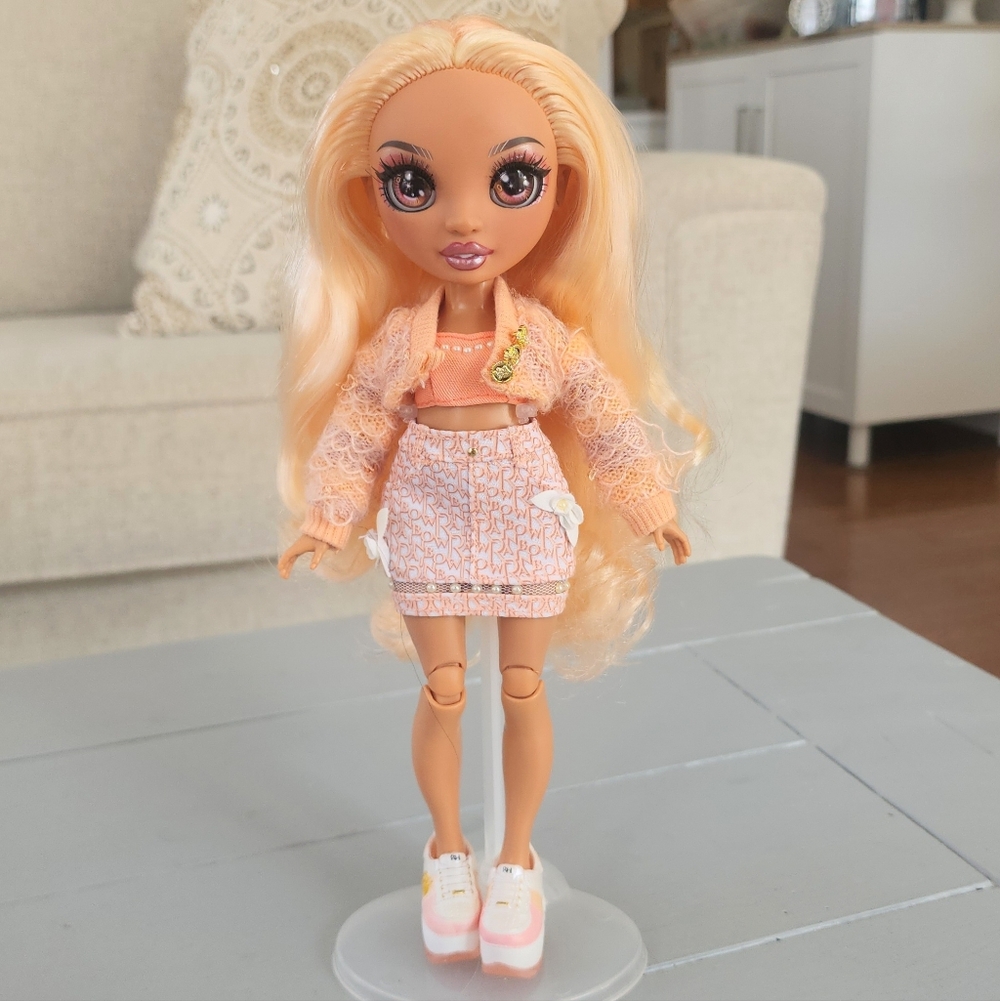 🌈 MGA MGA Rainbow High Georgia Bloom Peach Orange Fashion Doll